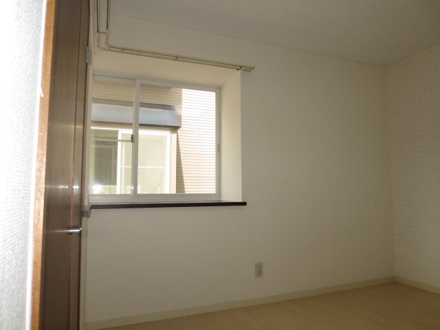 物件内観写真4　(居室)