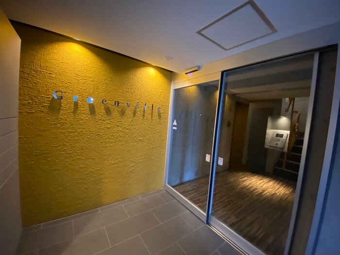 物件外観写真6　(エントランス部分)