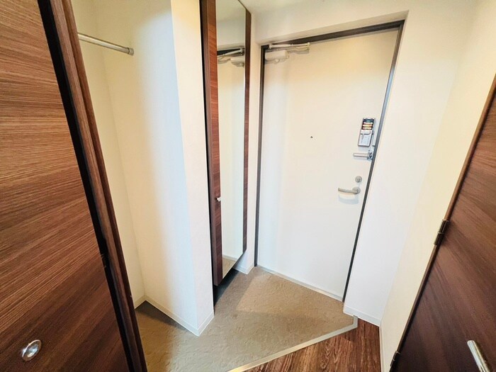 物件内観写真16　(玄関)