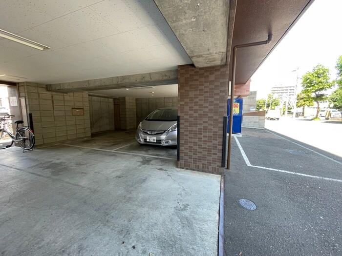 物件外観写真3　(駐車場)