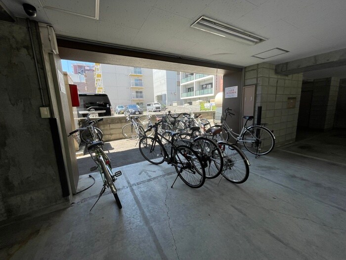 物件外観写真4　(駐輪場)