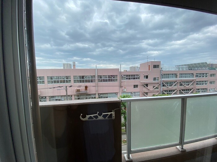 物件内観写真10　(室内からの展望)