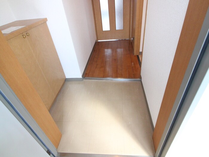 物件内観写真16　(玄関)