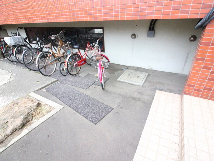 物件外観写真5　(駐輪場)