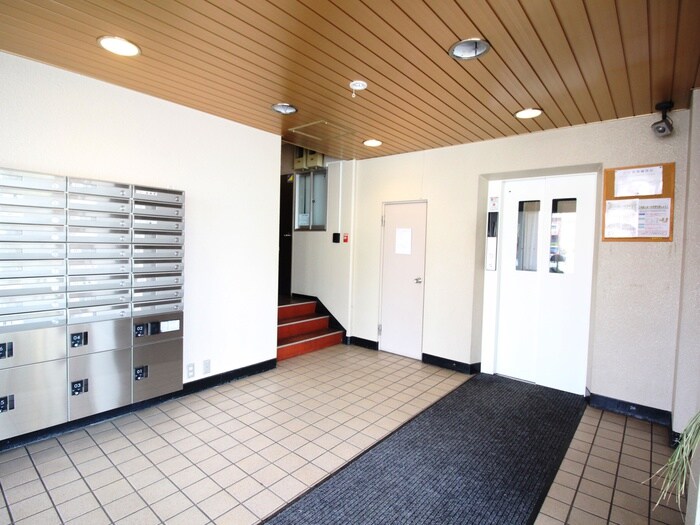 物件外観写真3　(エントランス部分)