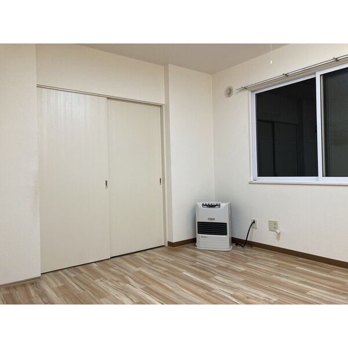 物件内観写真2　(居室)