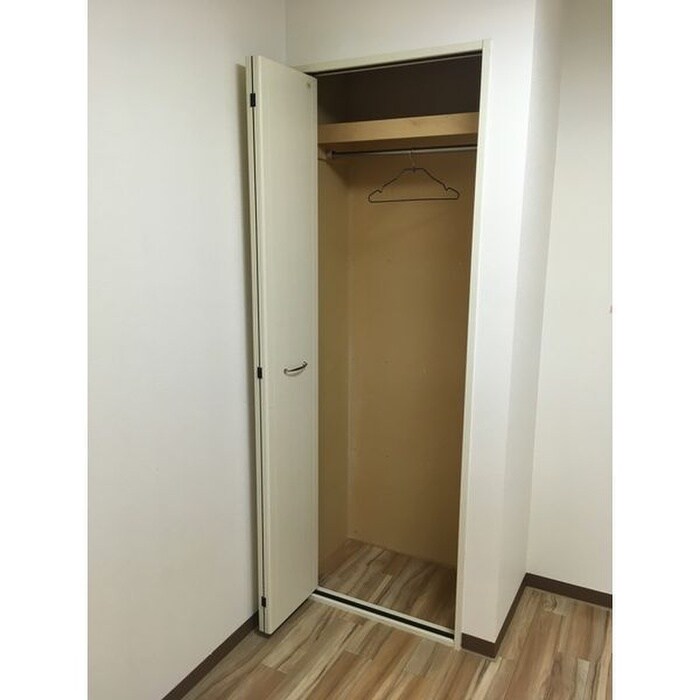 物件内観写真4　(収納)