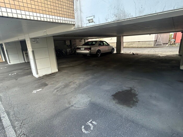 物件外観写真4　(駐車場)