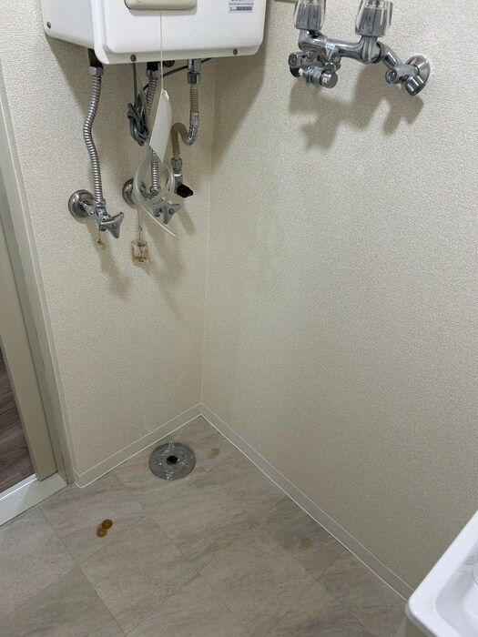 物件内観写真16　(洗濯機置場)