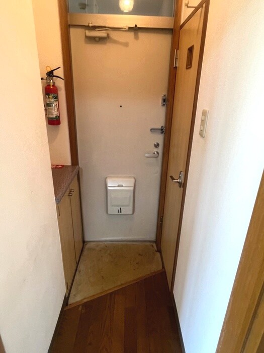 物件内観写真7　(玄関)