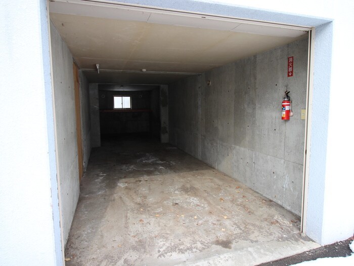 物件外観写真4　(駐車場)