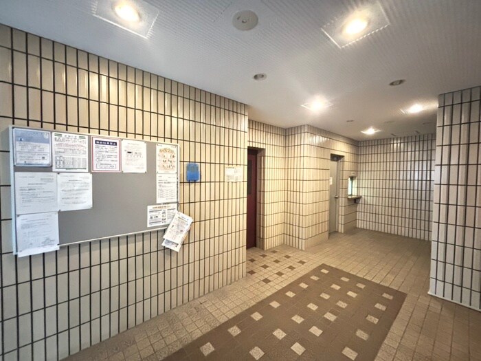 物件外観写真4　(エントランス部分)