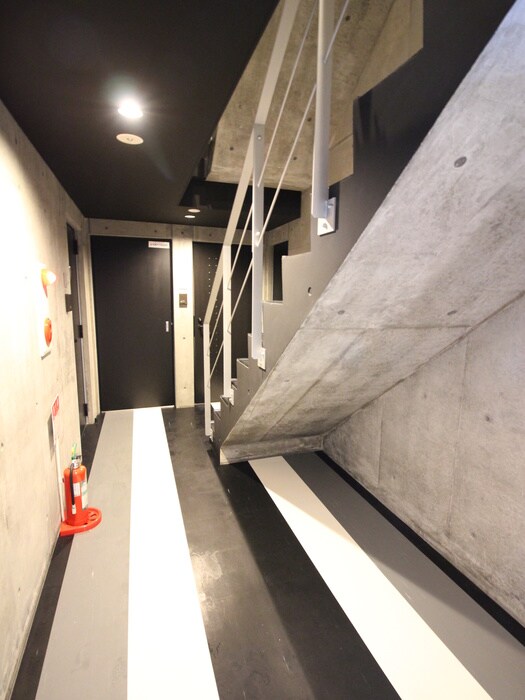 物件外観写真5　(エントランス部分)