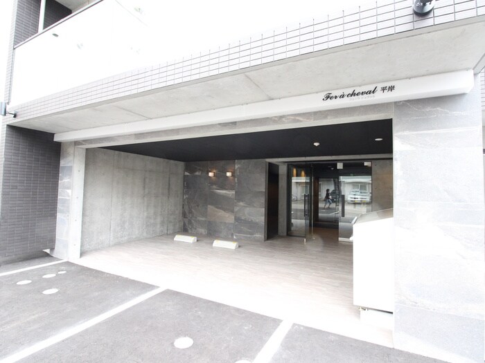 物件外観写真6　(エントランス部分)