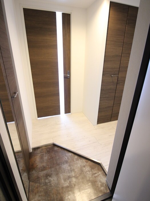 物件内観写真16　(玄関)