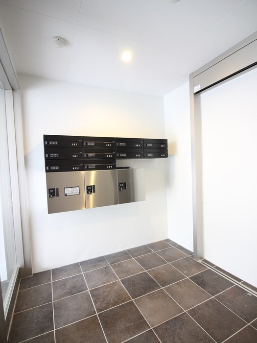 物件外観写真4　(エントランス部分)