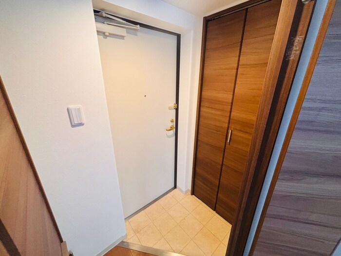 物件内観写真16　(玄関)
