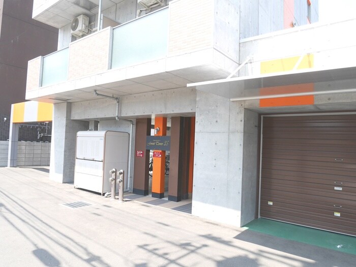 物件外観写真3　(エントランス部分)