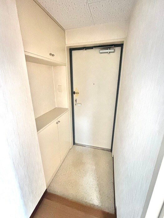 物件内観写真18　(玄関)