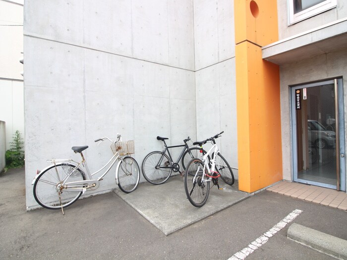物件外観写真4　(駐輪場)