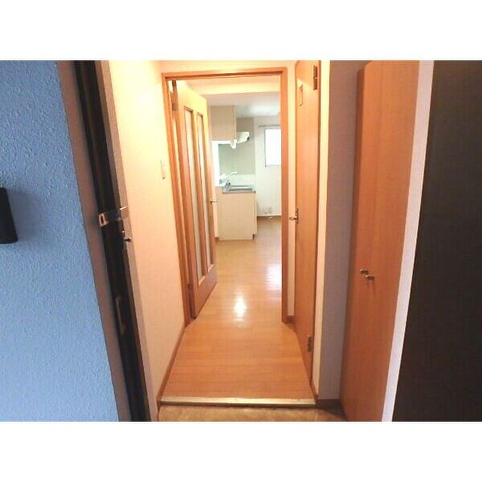 物件内観写真16　(玄関)