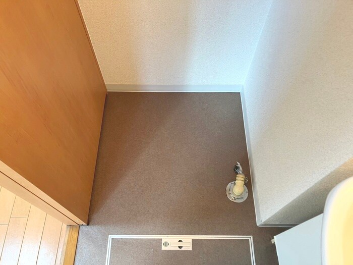 物件内観写真18　(洗濯機置場)