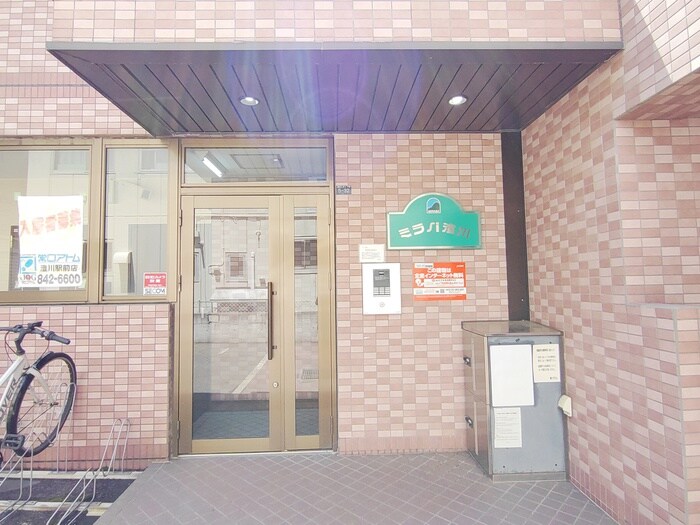 物件外観写真3　(エントランス部分)