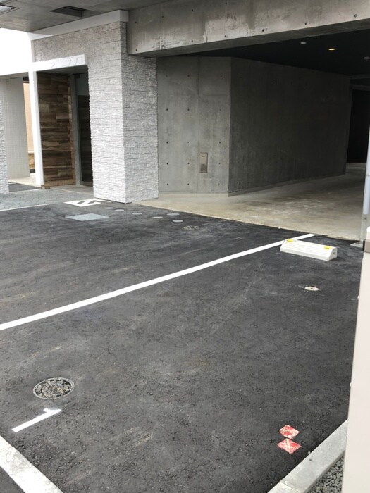 物件外観写真4　(駐車場)