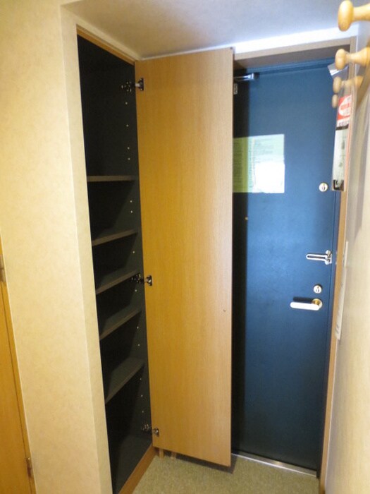 物件内観写真10　(玄関)