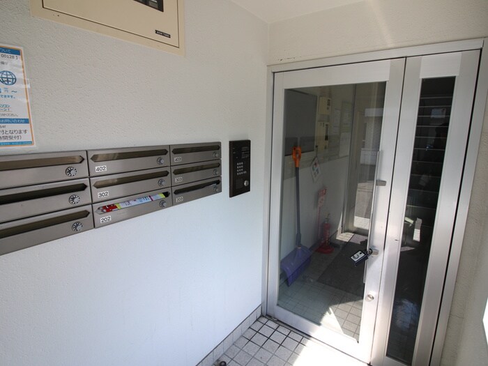 物件外観写真6　(エントランス部分)