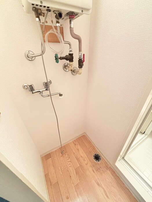 物件内観写真16　(洗濯機置場)