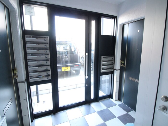 物件外観写真5　(エントランス部分)