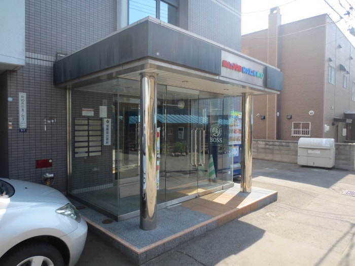 物件外観写真6　(エントランス部分)