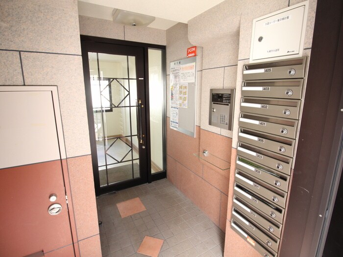 物件外観写真4　(エントランス部分)