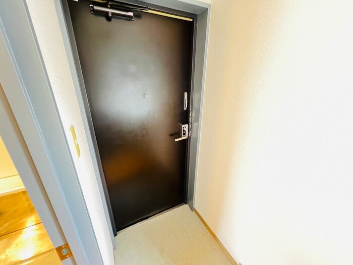 物件内観写真16　(玄関)