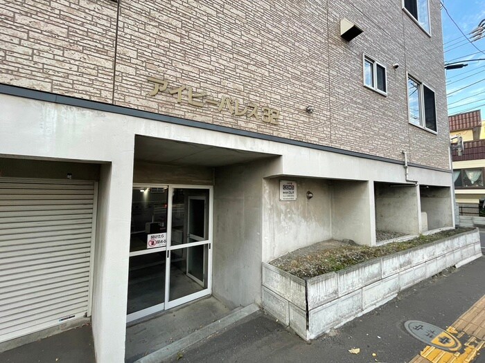 物件外観写真4　(エントランス部分)