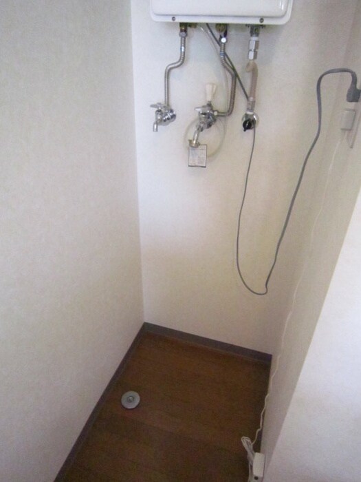 物件内観写真13　(洗濯機置場)