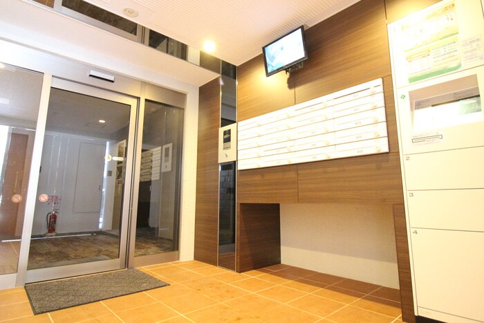 物件外観写真3　(エントランス部分)