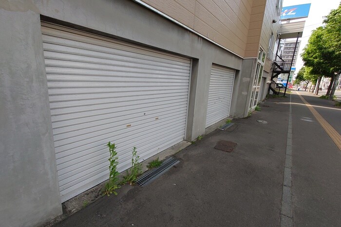 物件外観写真4　(駐車場)