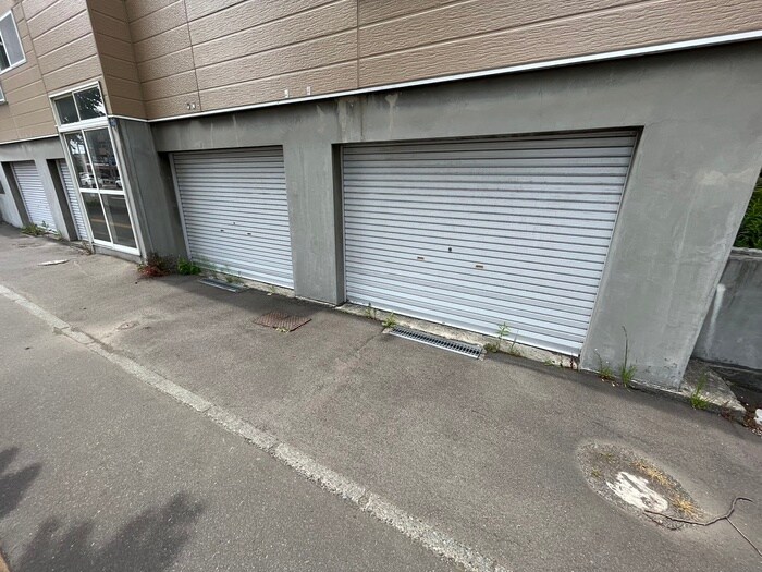 物件外観写真6　(駐車場)