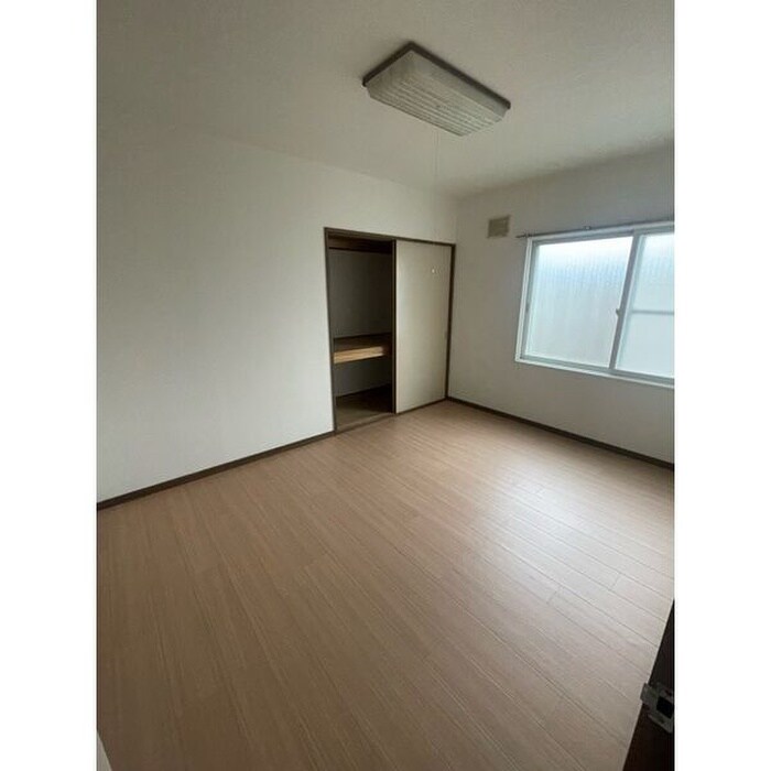 物件内観写真3　(居室)