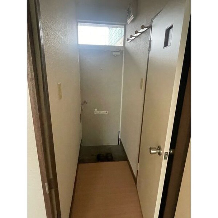 物件内観写真8　(玄関)