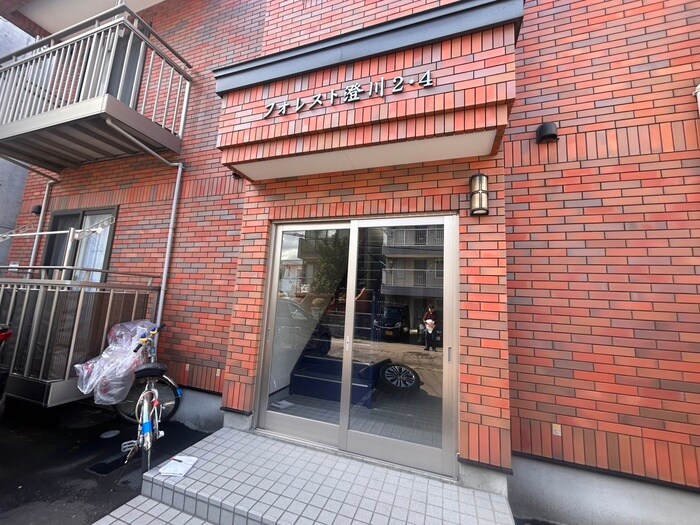 物件外観写真5　(エントランス部分)