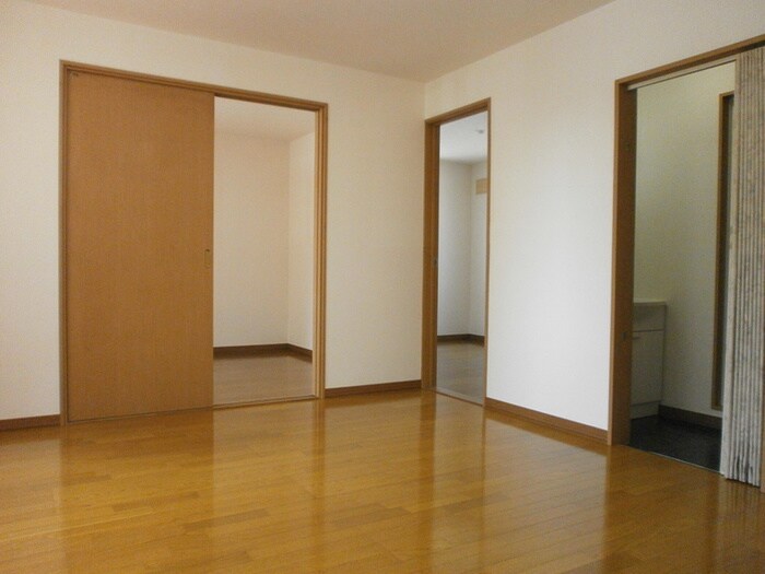 物件内観写真2　(居室)