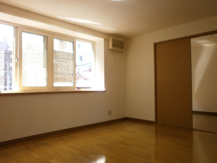 物件内観写真4　(居室)