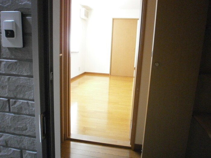 物件内観写真9　(玄関)