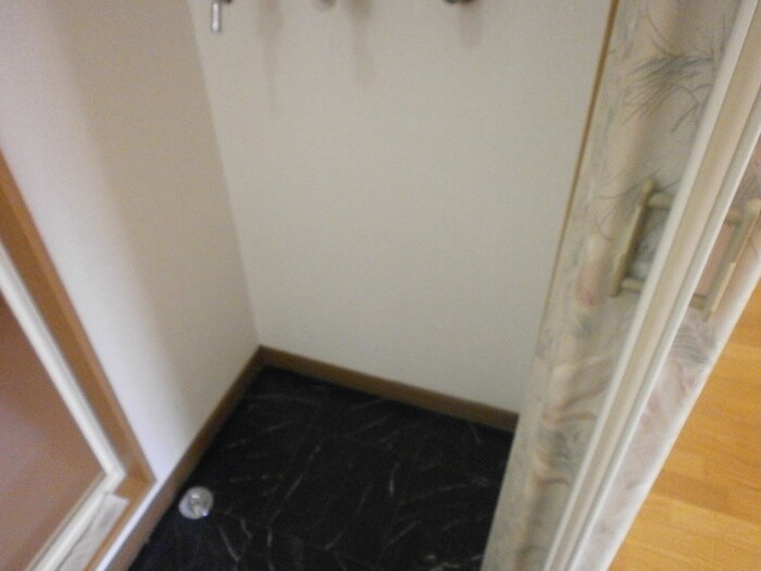 物件内観写真16　(洗濯機置場)