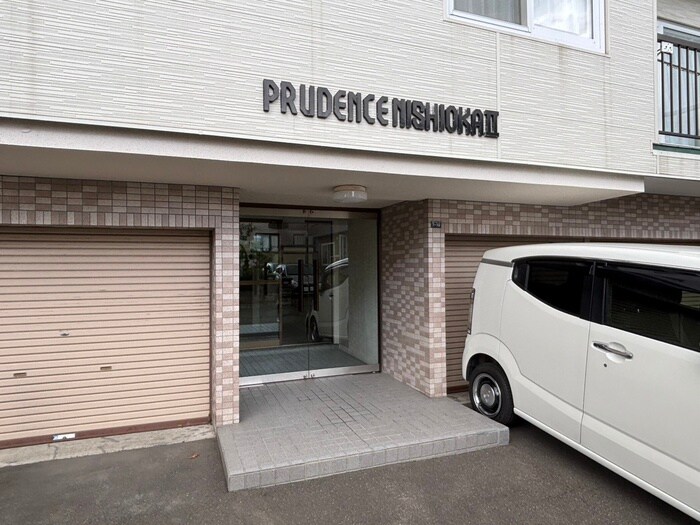 物件外観写真4　(エントランス部分)