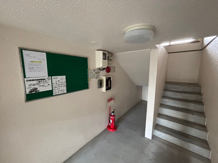 物件外観写真6　(エントランス部分)