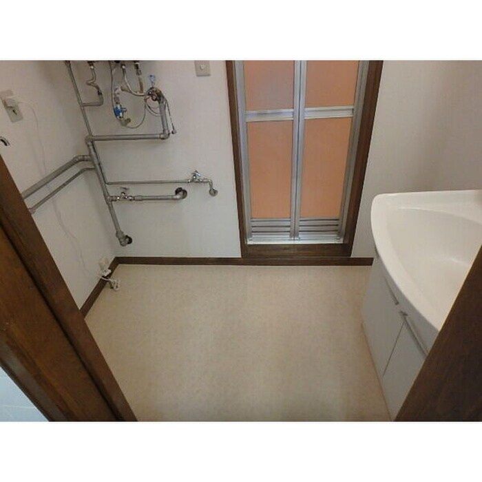 物件内観写真13　(洗濯機置場)